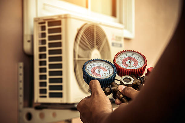 Professional Hvac technician working in Jamestown, SC